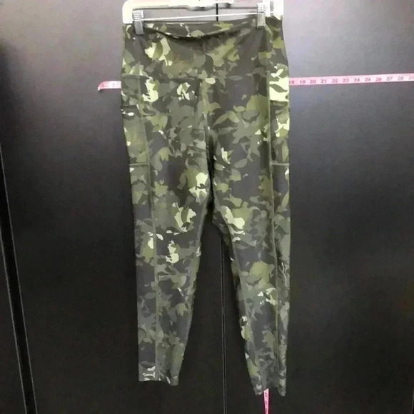Marika High Waist 7/8 length athletic leggings,leg pockets,green camo print - Picture 1 of 10